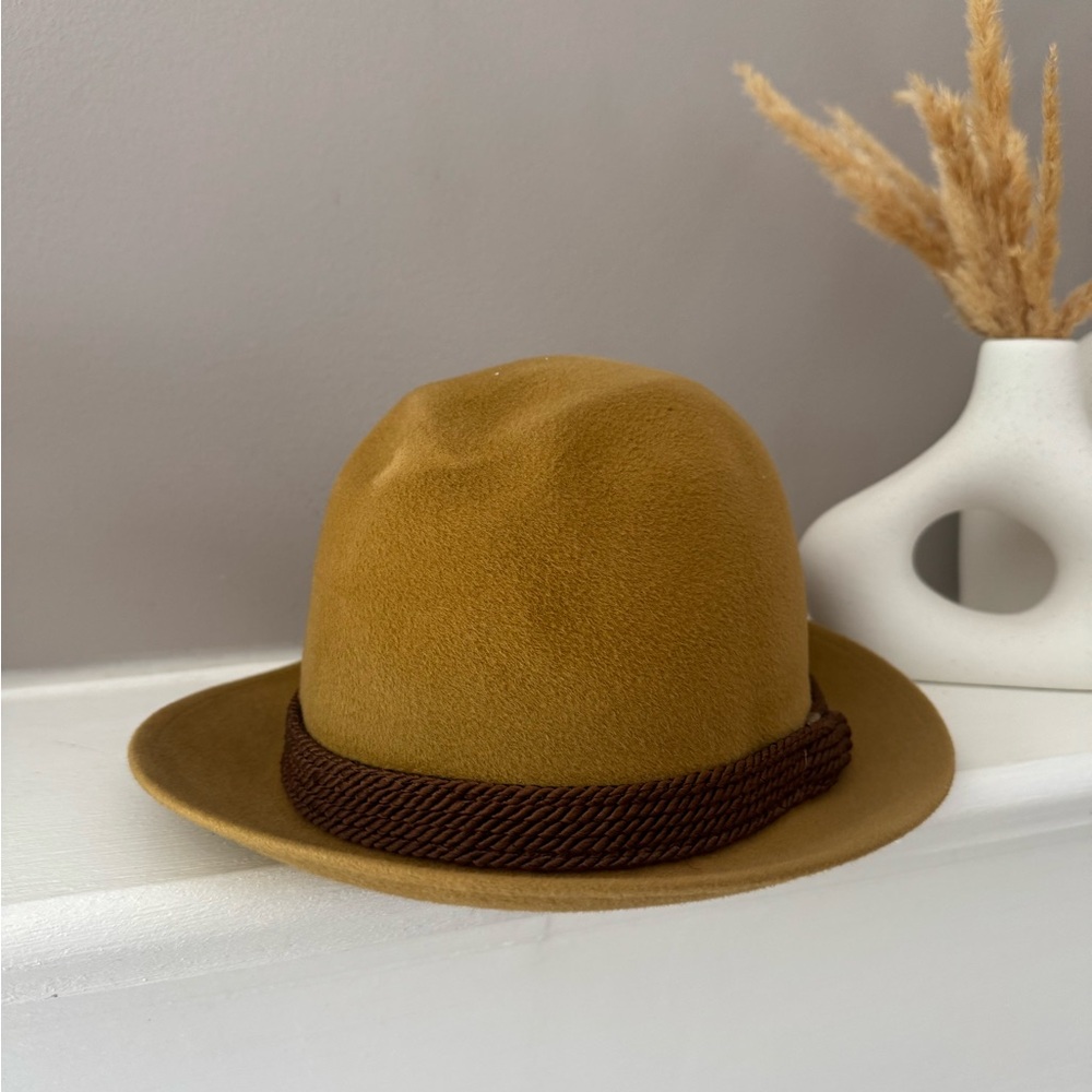 Vintage Lee ambassador beaver finish guenine fur felt. Size 7.